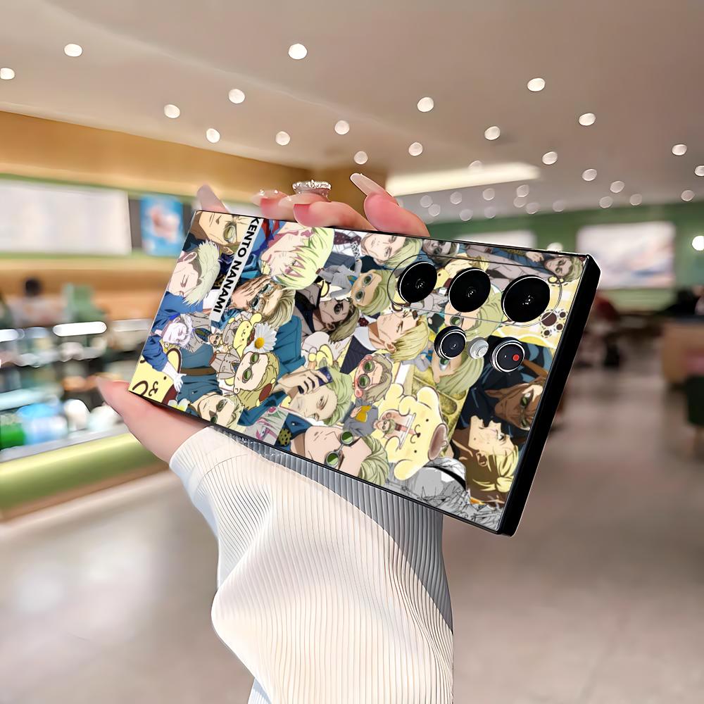 Phone Cases Jujutsu Kaisen - 「呪術廻戦」の主人公、五条悟のアニメデザインをあしらった、Samsung Galaxy S26、S25、S24、S23、S22、S21 Plus、Ultra、Foldシリーズ対応のソフトケース。色は黒。